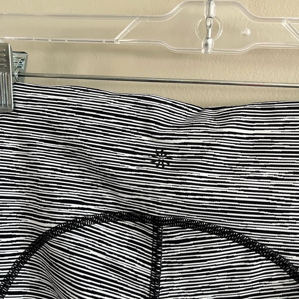 Athleta Ultimate Capri Legging Black White Medium Tall - Picture 5 of 7
